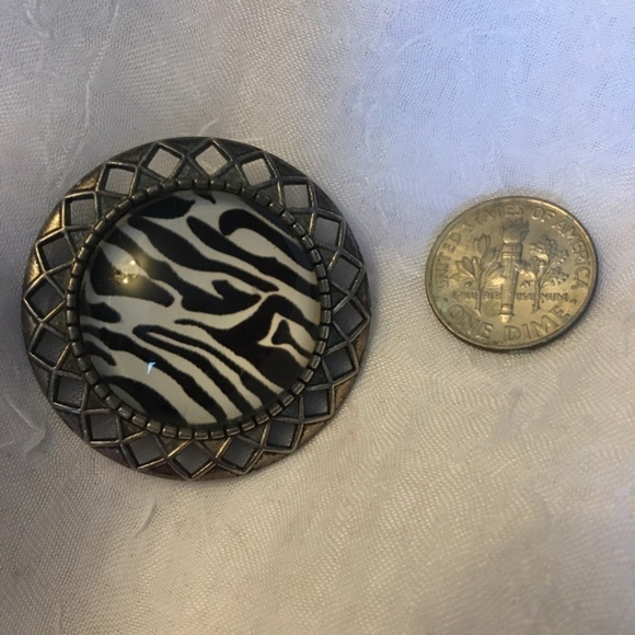 Zebra stripe brooch - Picture 3 of 7